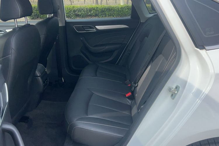 Used Roewe i6 New Energy 2017 45T Hybrid Connect & Smart Enjoyment Edition Interior 1