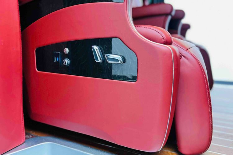 Used Mercedes-Benz V-Class 2018 V250 2.0T Extended Version 5.37 meters Middle East Edition