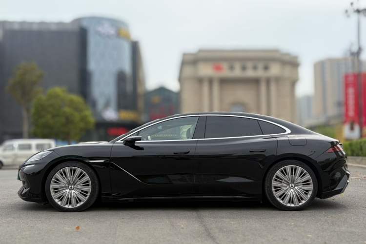 Used Denza Z9 2024 1100 km All-Wheel-Drive Ultra Version