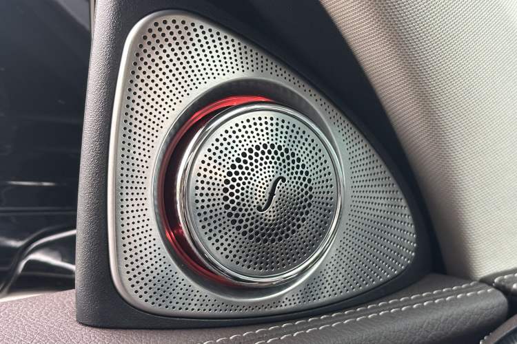 Used Mercedes-Benz E-Class 2018 Facelifted E 300 L Stylish Version Interior 12