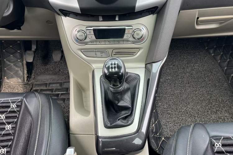 Used Ford Focus 2012 Sedan 1.6L Manual Fashion Edition
