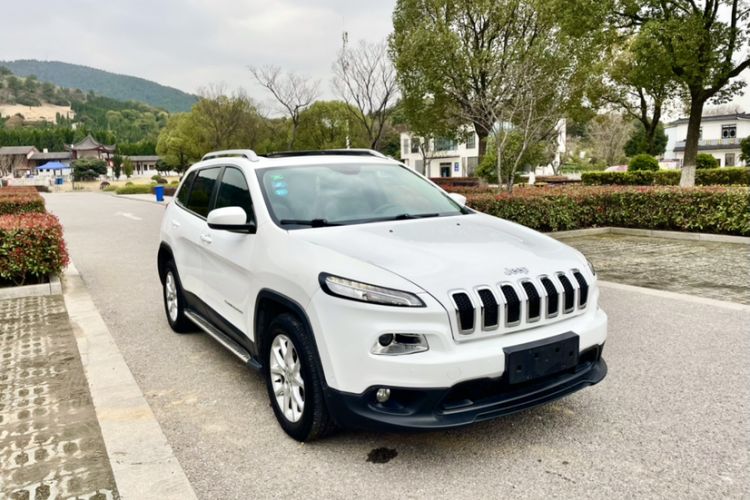Used Jeep Cherokee 2016 2.0L Superior Edition