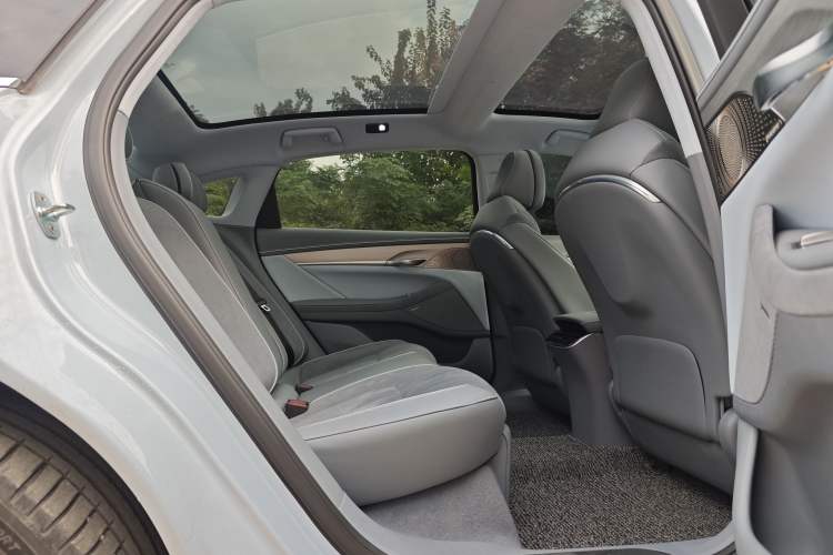 Used VOYAH PASSION 2023 Four-Wheel Drive Standard Edition
