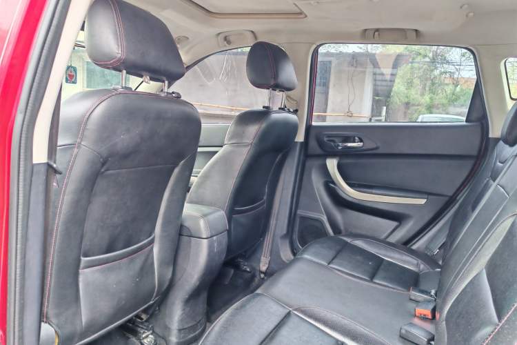 Used CHANGAN CS35 2012 1.6L Automatic Luxury Version China IV Standard
