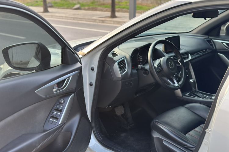 Used Mazda CX-4 2018 2.0L Automatic Two-Wheel Drive Blue Sky Dynamic Version China V Standard
