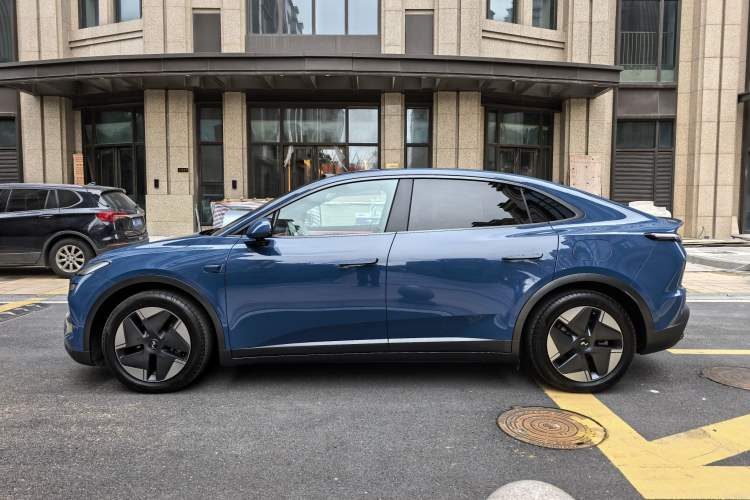 Used ONVO L60 2024 60 kWh Rear-Drive Version