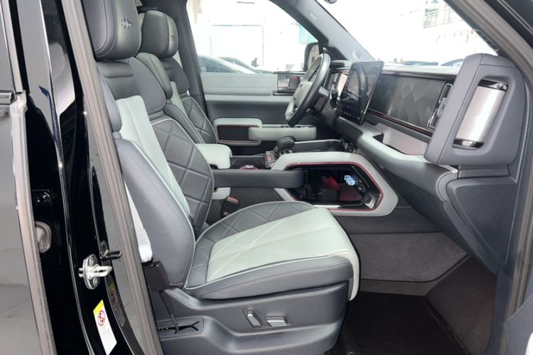 Used Formula Leopard Leopard 5 2023 Explore Edition
