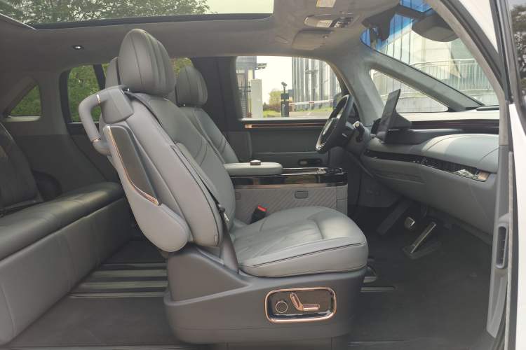 Used Zeekr MIX 2025 Intelligent Driving Version
