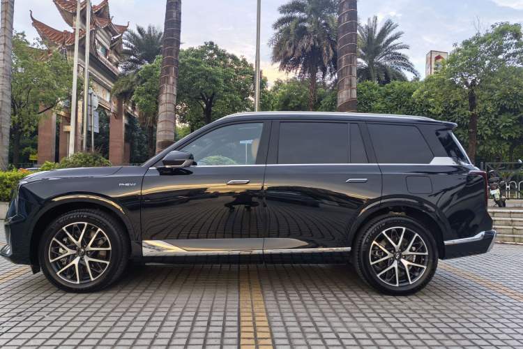 Used GAC Trumpchi ES9 2024 PHEV with 143 km Max