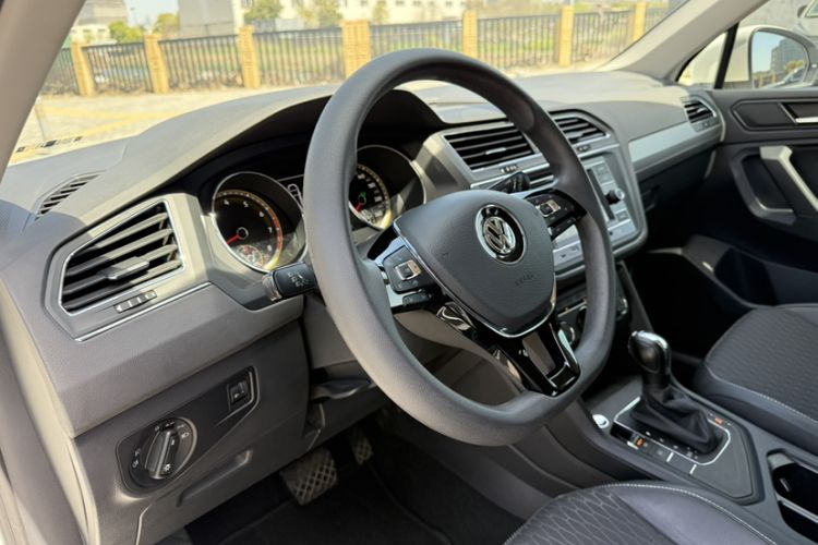 Used Volkswagen Tiguan L 2019 330TSI Automatic Two-Wheel Drive Luxury Edition China VI Standard