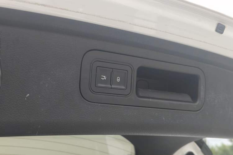 Used BYD Tang 2018 2.0T Automatic SmartConnect Prestige 7-Seater China V Standard