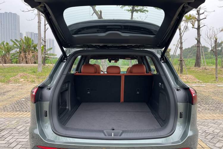 Used Hongqi HS6 PHEV 2026 220 All-Wheel Drive Smart Hybrid Version Exterior 10