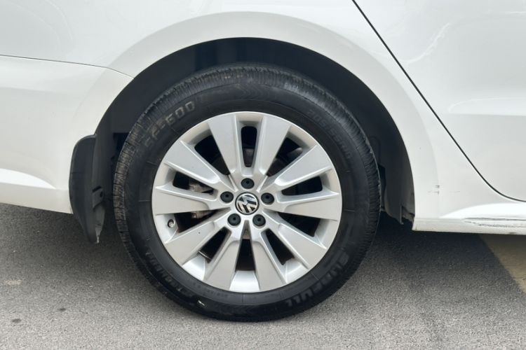 Used Volkswagen Lavida 2013 Restyled Classic 1.6L Automatic Comfort Edition Exterior 2