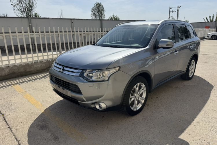Used Mitsubishi Outlander 2014 2.4L 4x4 Deluxe Value Edition 5 Seats