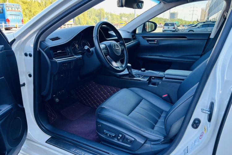 Used Lexus ES 2016 200 Midnight Special Limited Edition
