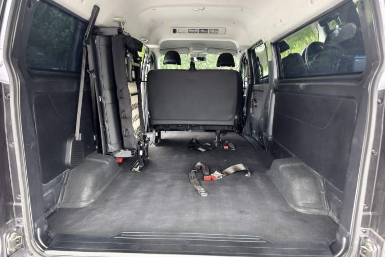 Used Jinbei Gold Hiace 2023 2.0L Passenger Van Travel Lion 5/6/7 Seater