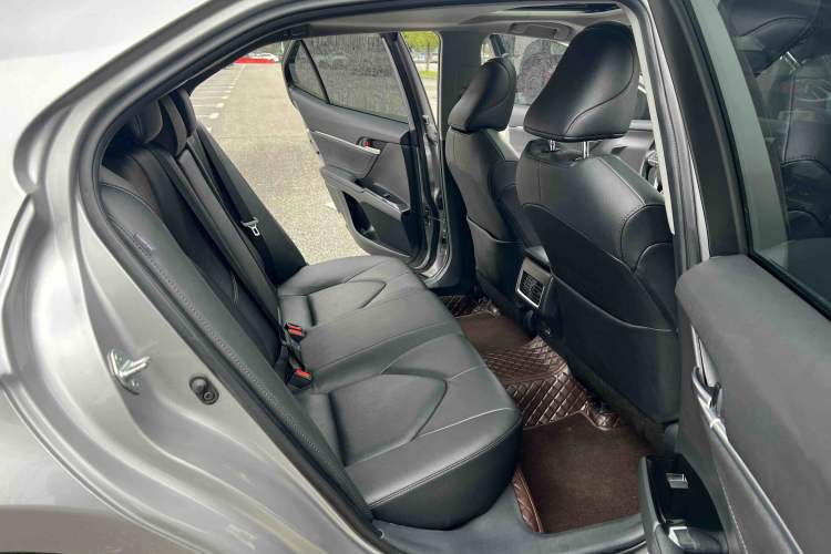 Used Toyota Camry 2023 2.0G Luxury Edition Interior 8