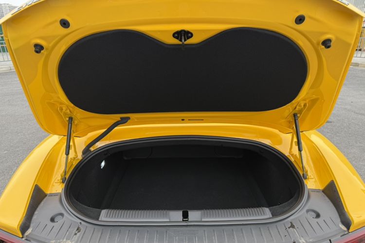 Used MG Cyberster 2024 520 km Legendary All-Wheel-Drive Version
