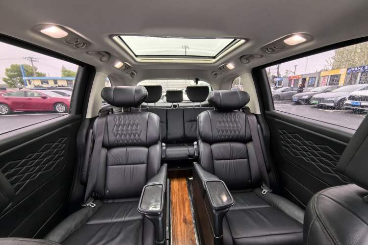 Used Honda Elysion 2022 2.0L eHEV Luxury Edition Interior 5