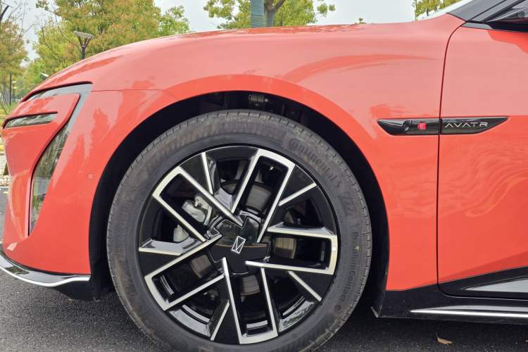 Used Avatr 06 2025 Pro Range-Extended Edition Exterior 8