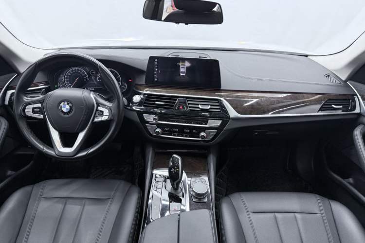 Used BMW 5 Series 2018 525Li Luxury Package
