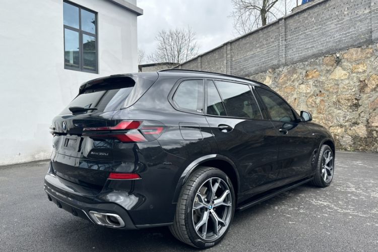 Used BMW X5 2023 xDrive 30Li Luxury M Sport Night Edition Package Exterior 9