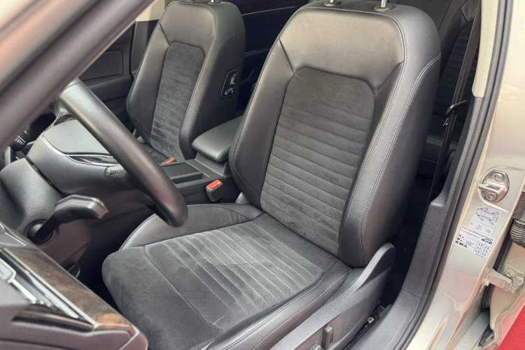 Used Volkswagen Magotan 2017 330TSI DSG Luxury Model
