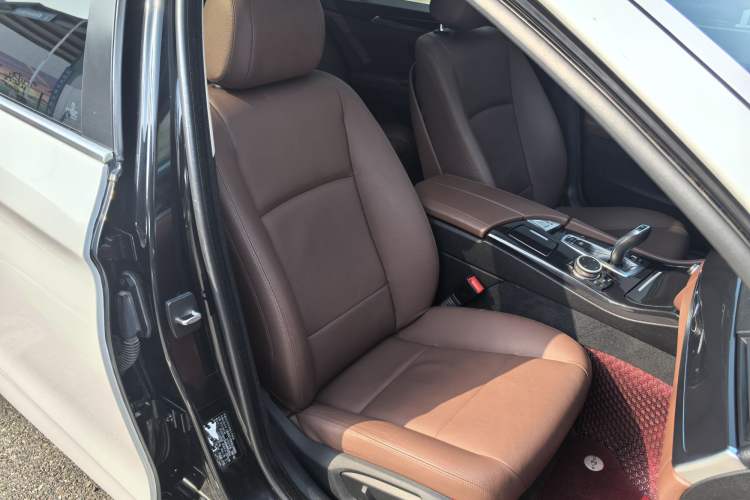 Used BMW 5 Series 2014 520Li Elegant Model
