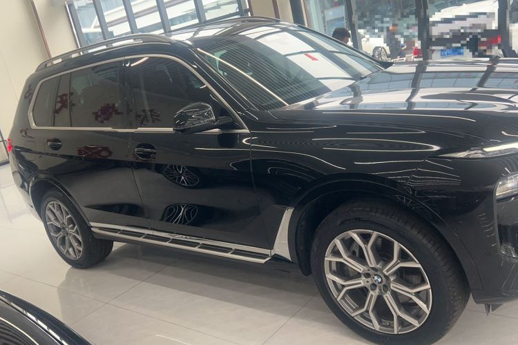 Used BMW X7 2023 xDrive40i Luxury Package with Leading Features