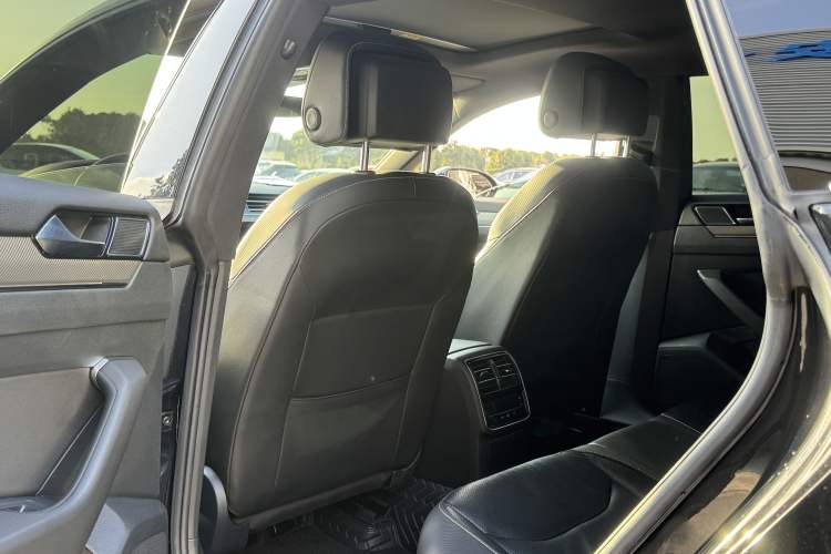 Used Volkswagen FAW-Volkswagen CC 2020 330TSI Glamour Edition China VI Standard Interior 4