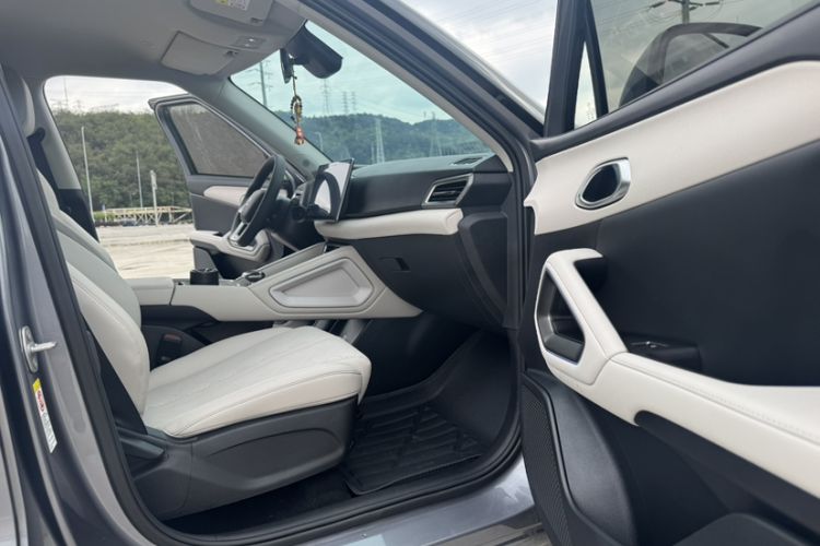 Used BYD Yuan UP 2024 401KM Leading Edition Interior 10