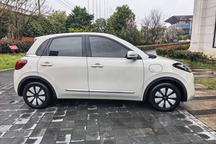 Used Wuling Bingo 2023 333 km Lingxi Connected+ Version
