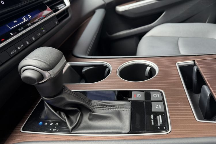 Used Toyota Sienna 2024 2.5L Hybrid Luxury Edition