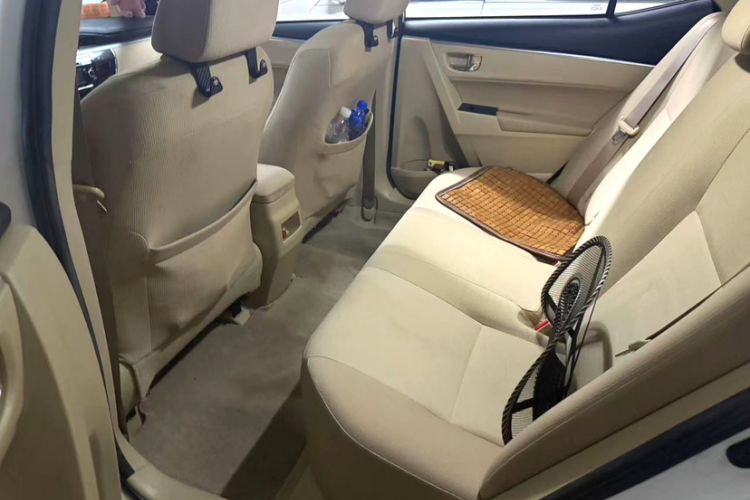 Used Toyota Corolla 2014 1.6L CVT GL-i Interior 6