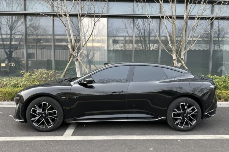 Used Avatr 06 2025 Max Extended-Range Edition Exterior 5