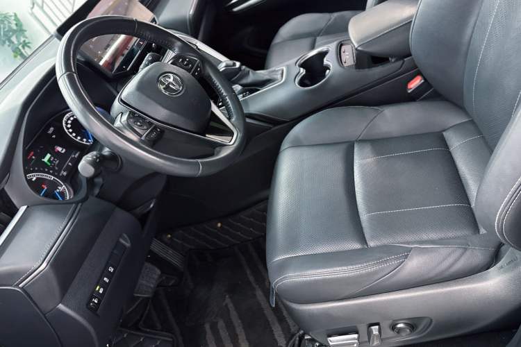 Used Toyota Harrier 2023 Dual-Motor 2.5L CVT 4x4 Deluxe Edition