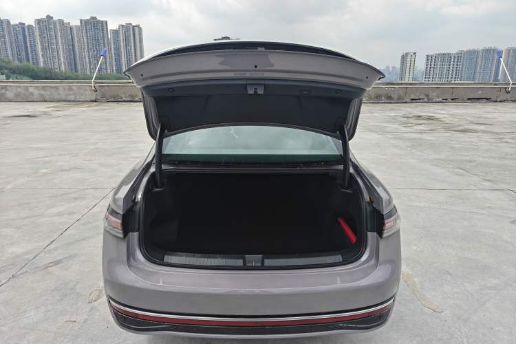 Used Volkswagen Passat 2025 Pro 380TSI Dragon Supreme Edition
