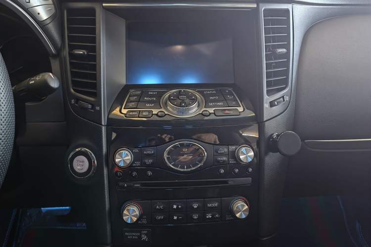 Used Infiniti QX70 2013 3.7L Standard Edition
