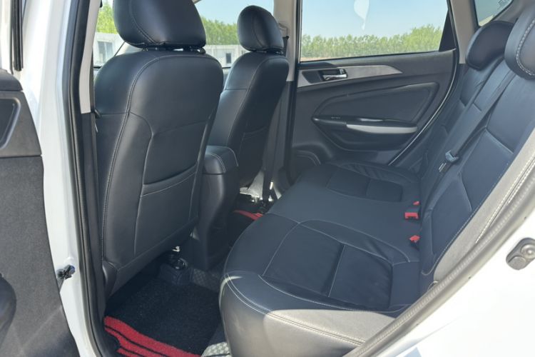 Used CHANGAN CS35 2017 1.6L Automatic Luxury Model Interior 5