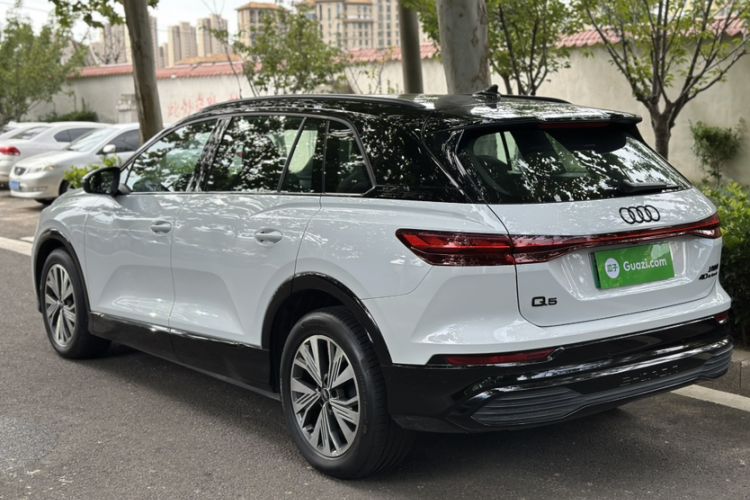 Used Audi Q5 e-tron 2023 40 e-tron Shining Edition Mecha Kit
