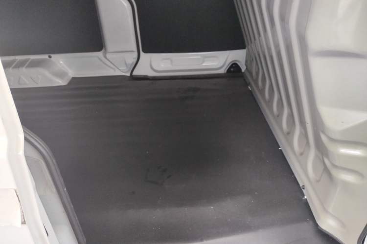 Used Jinbei Hiace X30 2021 1.5L Comfort Model Base Version (No Air Conditioning) Van China VI Standard SWC15M