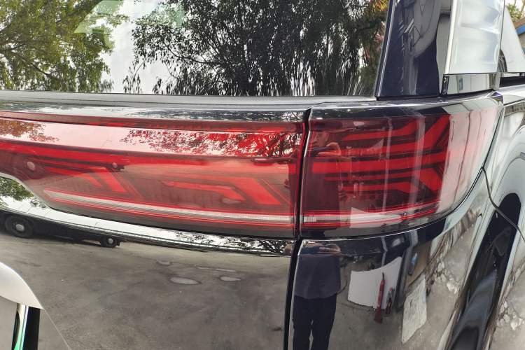 Used Denza D9 2022 DM-i 1040 Prestige Model