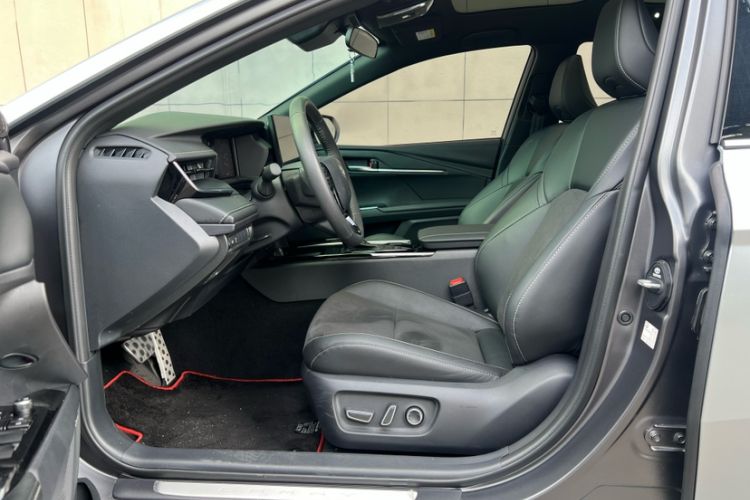 Used Toyota Camry 2025 Dual-Motor 2.0 HXS Glory Edition