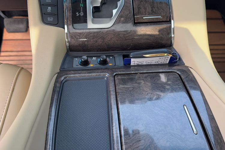 Used Toyota Vellfire 2023 Crown Dual-Engine 2.5L HV Prestige Edition
