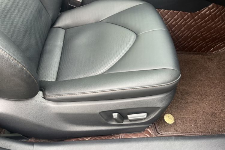 Used Toyota Camry 2019 Revised Version 2.0G Luxury Edition Interior 9