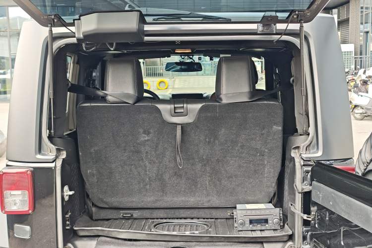 Used Jeep Wrangler 2013 3.6L Rubicon two-door version
