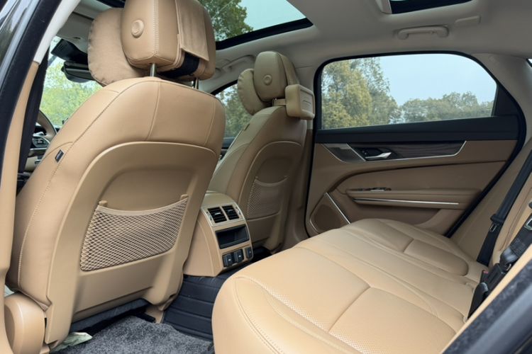 Used Jaguar XFL 2025 Model—2.0T P250, Two-Wheel Drive, Premium Luxury Edition