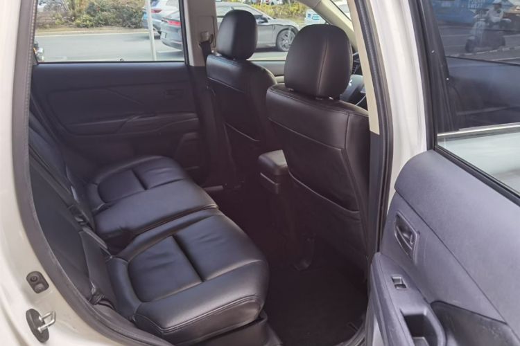 Used Mitsubishi Outlander (Import) 2014 2.0L Two-Wheel Drive Sport Value Edition 5 Seats
