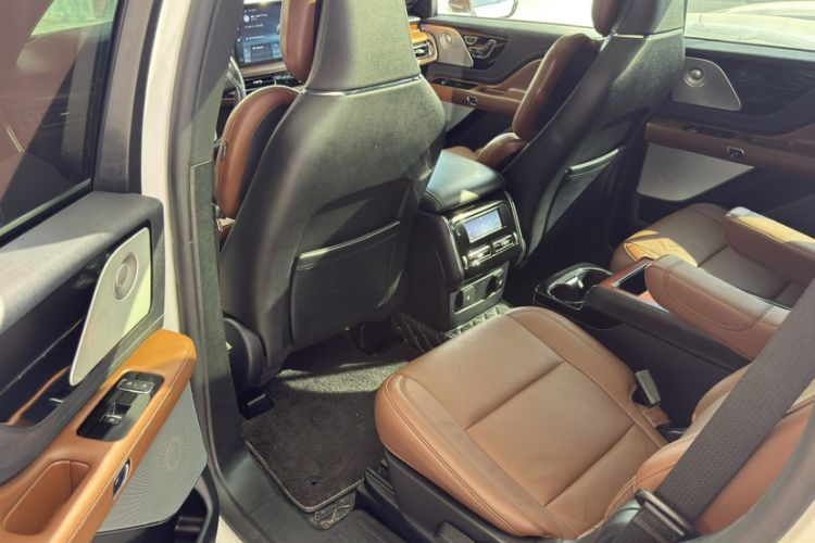 Used Lincoln Aviator 2020 3.0T V6 All-Wheel Drive Executive Version
