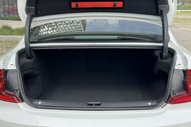 Used Volvo S90 2017 T5 Zhiyuan Edition
